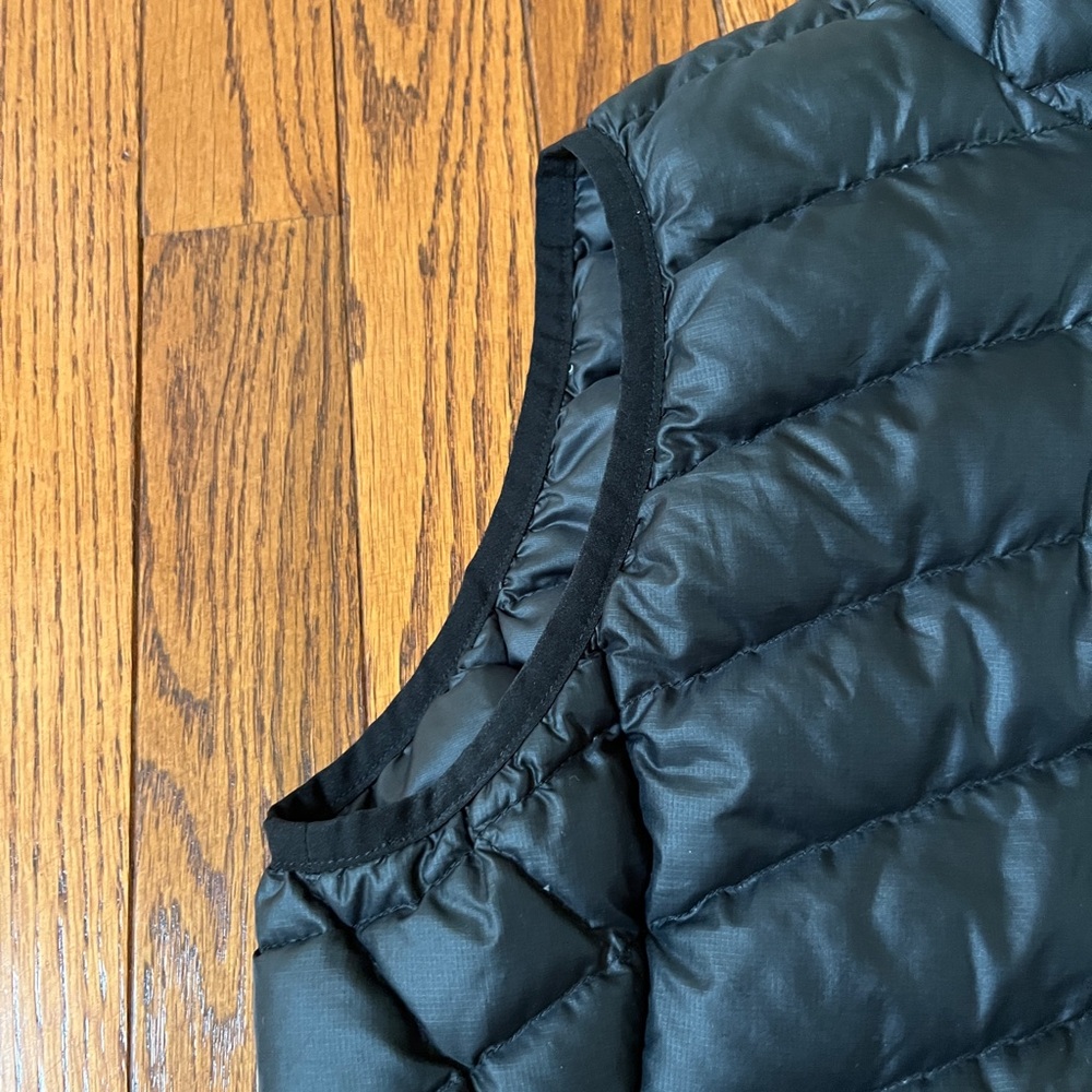 Women’s Patagonia down puffer Vest - Picture 4 of 13